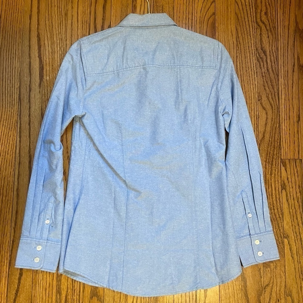 NWT Women’s J.Crew denim long sleeve button down shirt. Size: xs - Picture 3 of 8